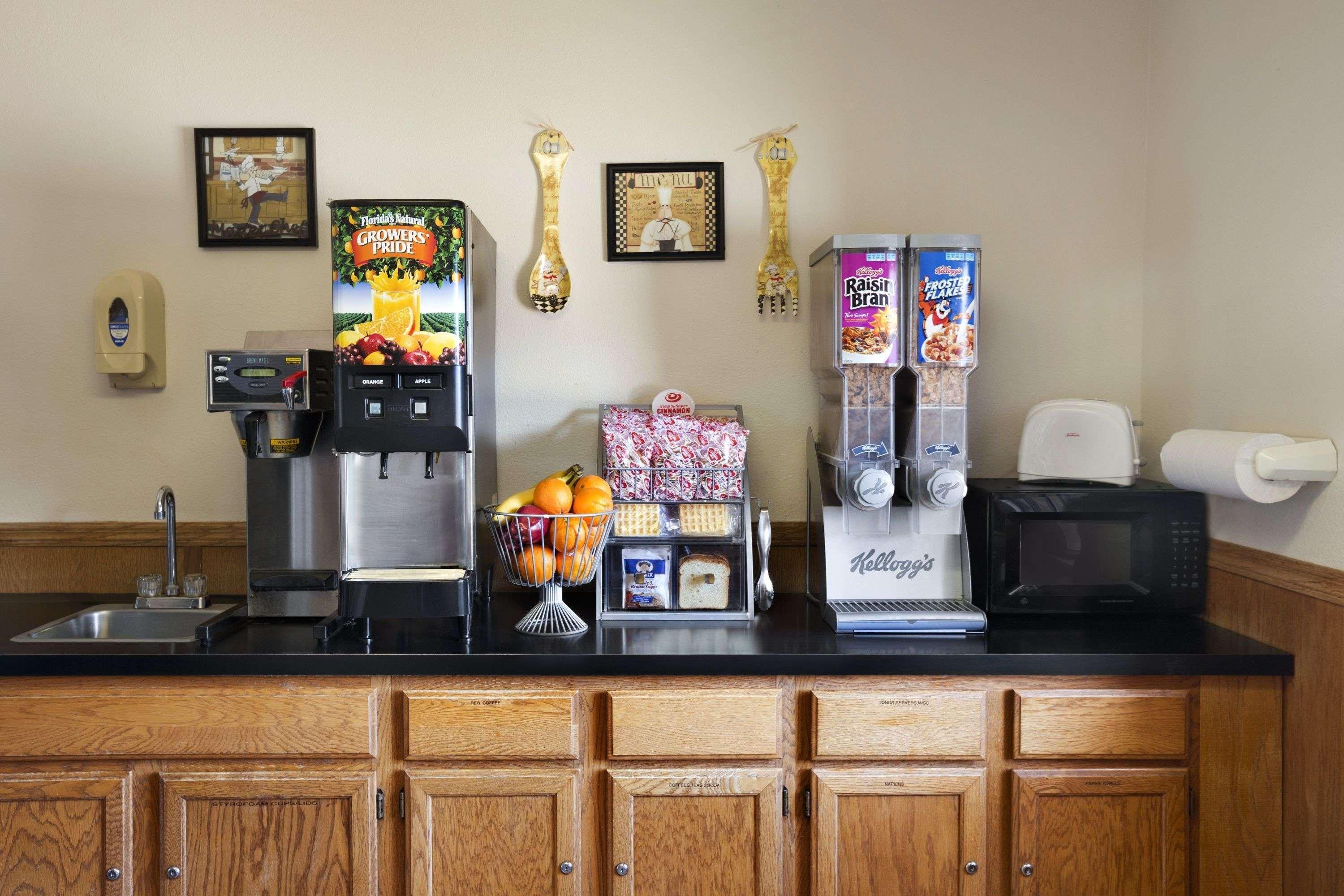 Super 8 By Wyndham Batesville Bagian luar foto