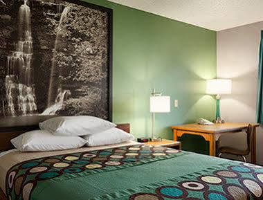 Super 8 By Wyndham Batesville Bagian luar foto